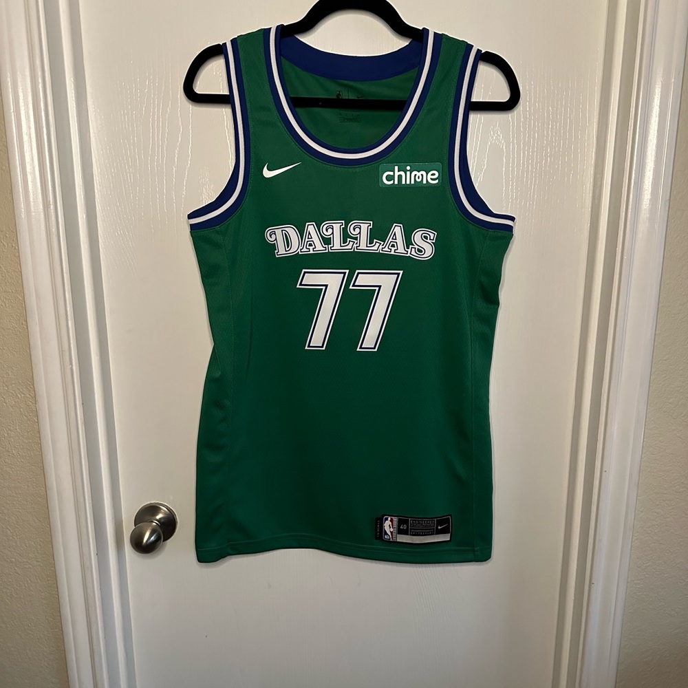 Luke Doncic Dallas Mavs Womens Jersey SZ Small